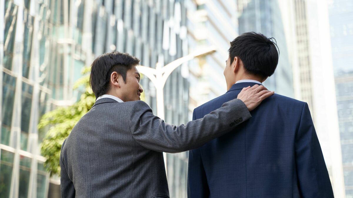 kumitoda's tweet card. メンタルが弱い人へのフィードバックはどのような点に気を付けるべきなのか。コミュニケーションの専門家の戸田久実さんは「長々と言うより率直に言ったほうが相手も受け取りやすい。声のトーンに注意できればなおよい。またほめるときは具体的に伝えることを心がけつつ、相手の反応を見ながら言葉を選んでいくとよい」という――。