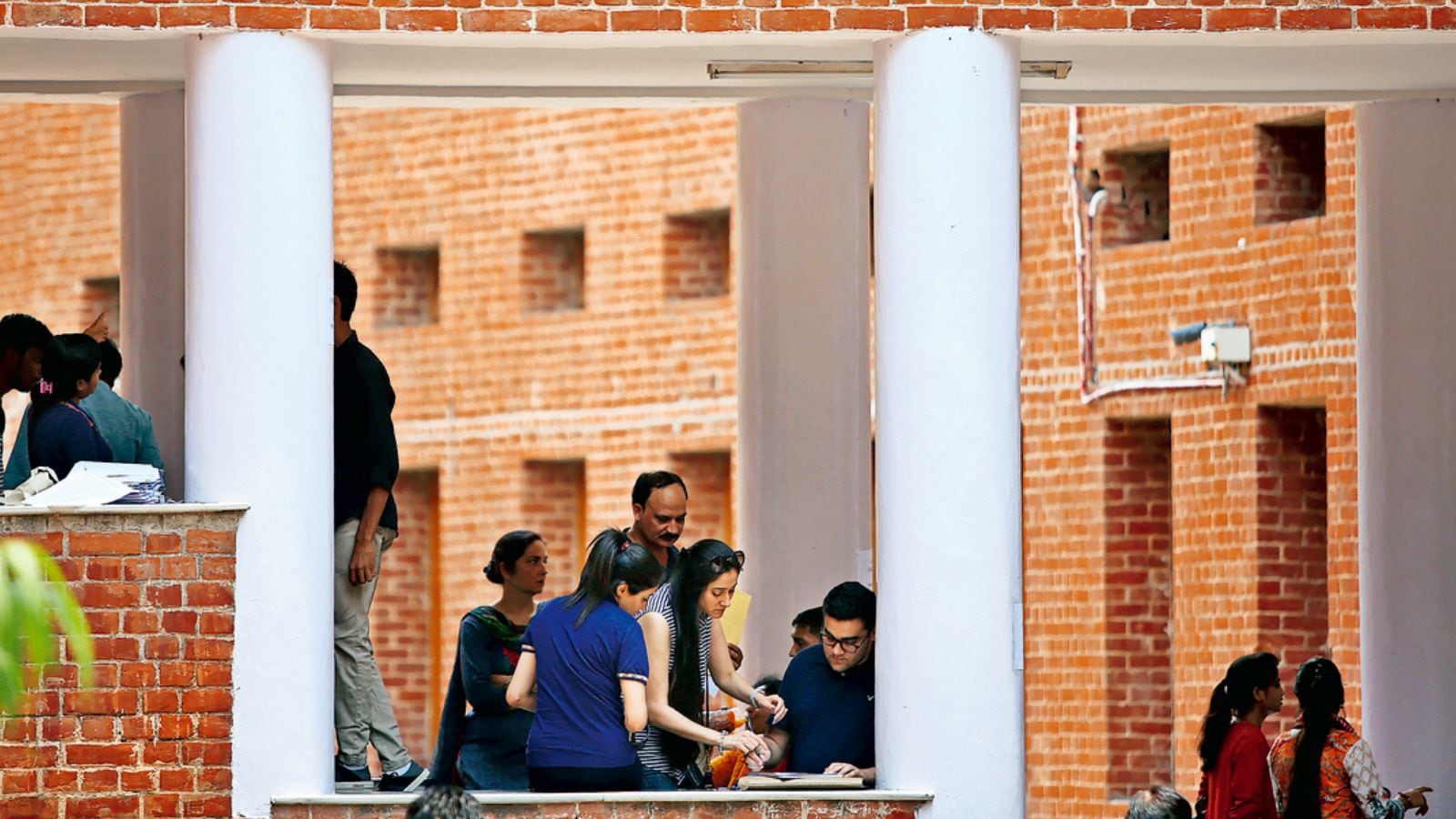 Vidheesha7's tweet card. According to DU records, the fourth year — at least in this initial rollout — is being embraced more readily by students of Humanities and Languages programmes than those in Sciences and Commerce.