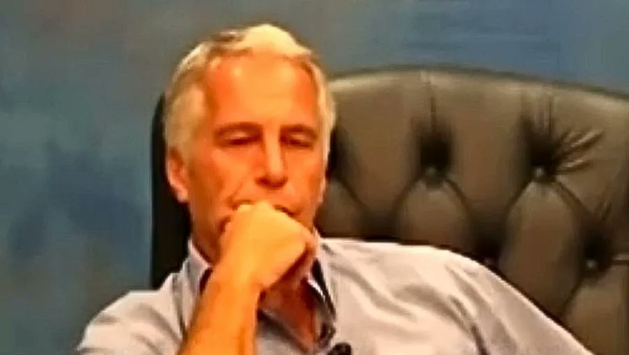 BlogKaizen's tweet card. Es ist ein Video, das mehr durch das Unausgesprochene spricht als durch jedes Wort. Jeffrey Epstein, in den Jahren nach seiner ersten Verurteilung zum ersten Mal wieder unter Eid befragt, sitzt in...
