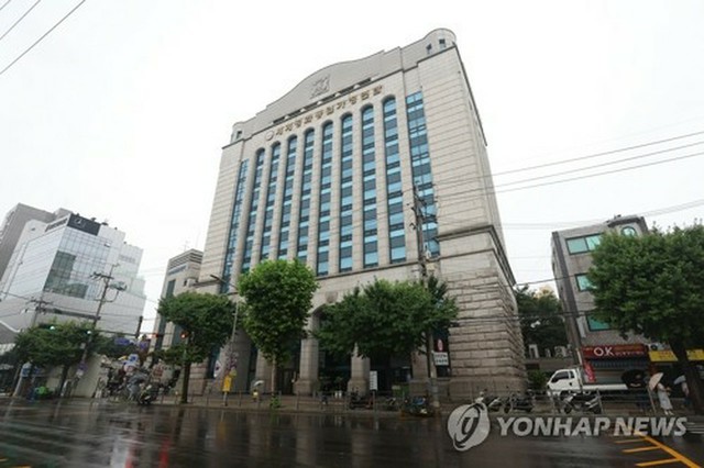 katsuomiabe's tweet card. 【ソウル聯合ニュース】韓国の尹錫悦（ユン・ソクヨル）前大統領の妻、金建希（キム・ゴンヒ）氏に絡む疑惑を捜査する特別検察官チームは18日午前、ソウル近郊の京畿道・加平にある世界平和統一家庭連合（旧統一