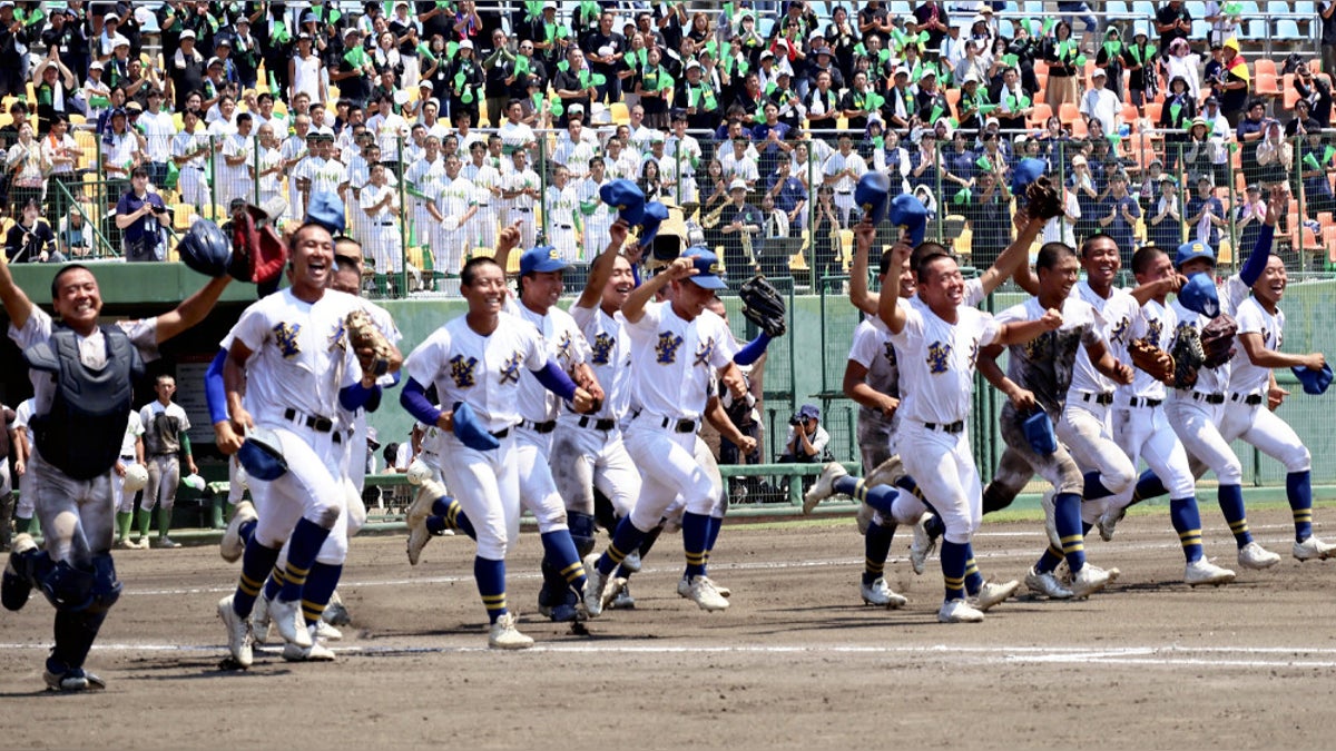 Yomiuri_Online's tweet card. 【読売新聞】　夏の高校野球福島大会の決勝が２５日行われ、聖光学院が１０―３で会津北嶺を破り、４年連続２０度目の夏の甲子園出場を決めた。会津北嶺は初優勝を目指したが、届かなかった。