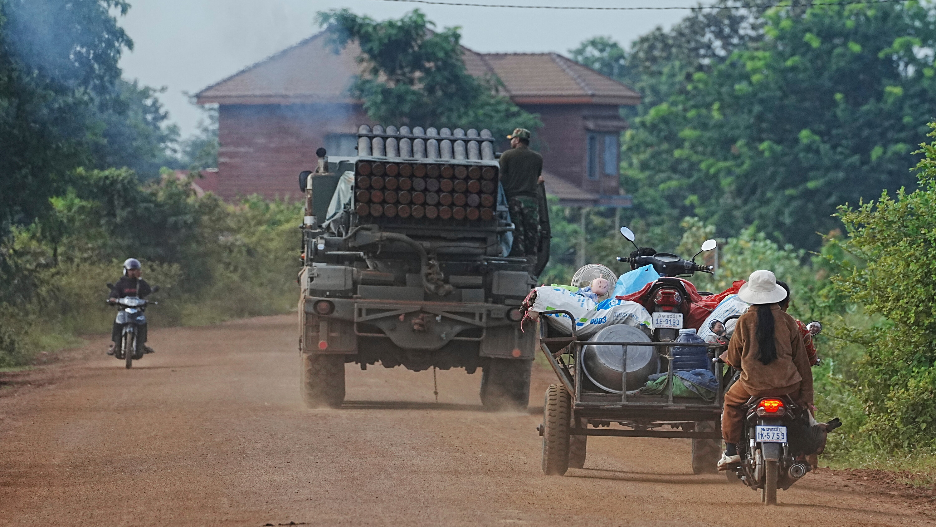 cheskareports's tweet card. More than 100,000 people have been displaced in the deadliest conflict between the two nations in 14 years.