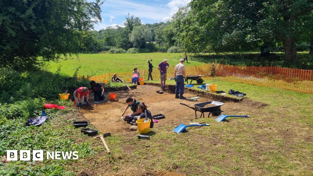 BBCSurrey's tweet card. Fetcham Springs in Surrey is "nationally significant", says the Surrey County Archaeological Unit.
