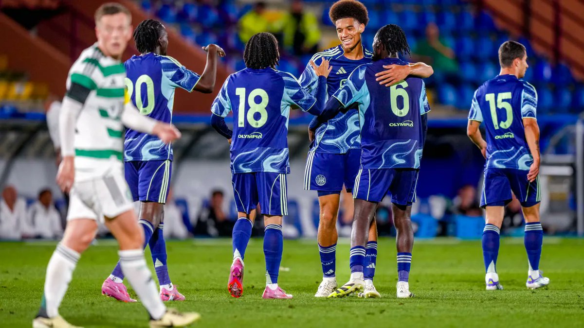 Ajaxshowtimecom's tweet card. Aaron Bouwman glundert van trots na zijn mooie treffer in het duel met Celtic op de Como Cup. De Amsterdammers wonnen uiteindelijk met 5-1 van de Schotse topclub en Bouwman wa...