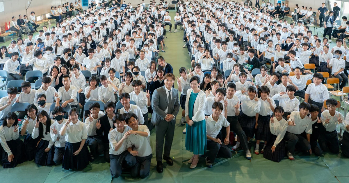 Taiyo_hd's tweet card. 2025年6月30日(月)、太陽ホールディングス株式会社は高槻市立第十中学校で柔道家の阿部一二三選手(以下「阿部選手」)を講師に招いた特別授業「世界に挑む原動力 ～挑戦の楽しみ方～」を行いました。企画運営には「ストリートファイター6」とのコラボグッズの売上金を活用しています。