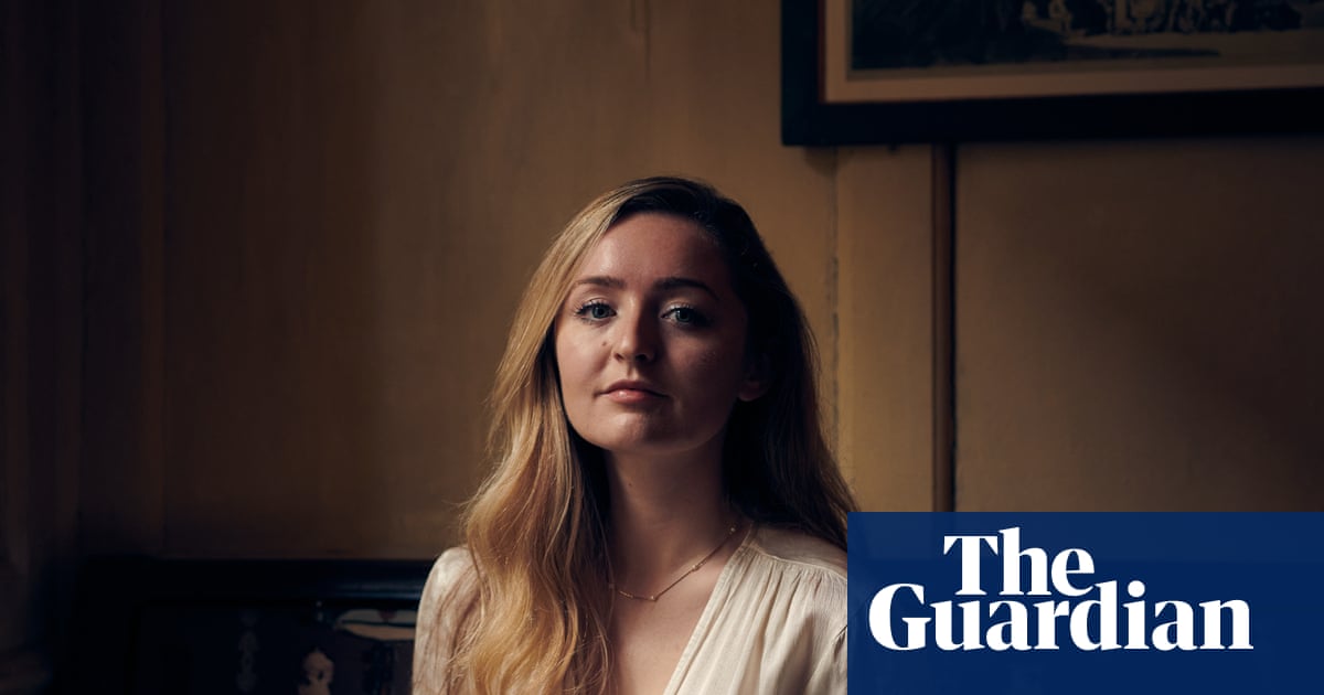 bobonbooks's tweet card. Judges praised the novel, set in 1920s Provence, for its ‘atmospheric, sensory prose’ and described Steeds as ‘an exciting new voice’