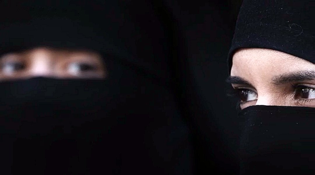 KansalainenFi's tweet card. Berliinin sisäisen poliittisen tiedustelupalvelun mukaan yhä useammat nuoret saksalaiset naiset kääntyvät islamin uskoon salafistien kovan linjan sosiaalisen median kautta. Sunnimuslimien fundament...