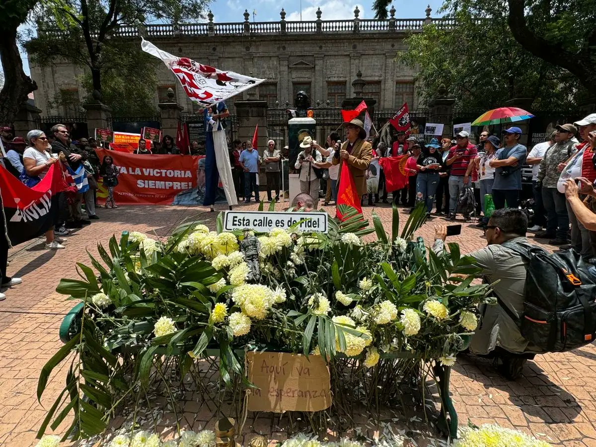 AbelPrieto11's tweet card. Mañana, 26 de julio, pésele a quien le pese, ya sean alcaldesas secuestradoras de estatuas o “defensoras del pueblo” al servicio del imperio, se refrendará el apoyo solidario de los mexicanos al...