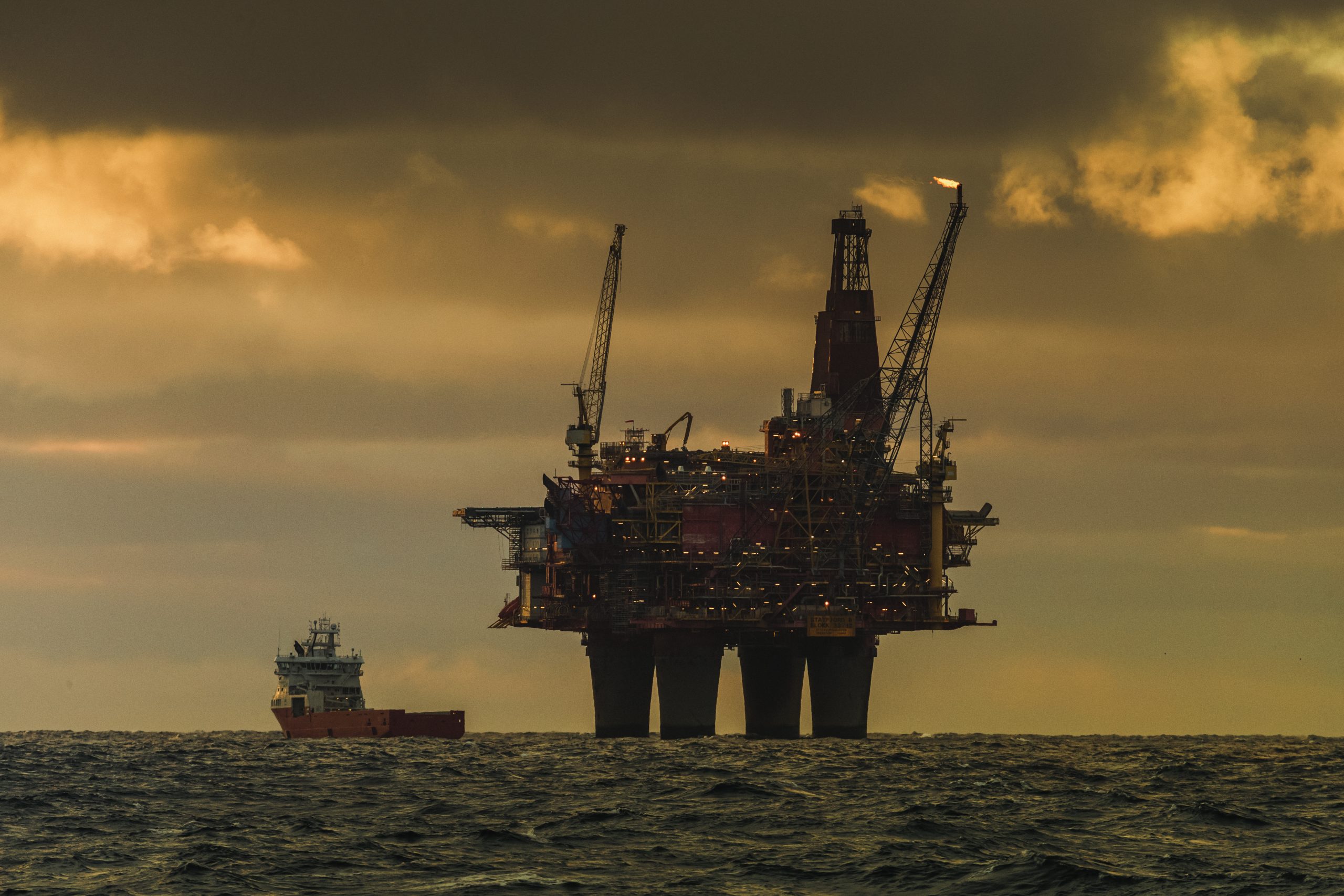 marcdaalder's tweet card. In February alone, New Zealand will set a new Paris emissions target and repeal a ban on offshore oil and gas exploration, Marc Daalder reports.