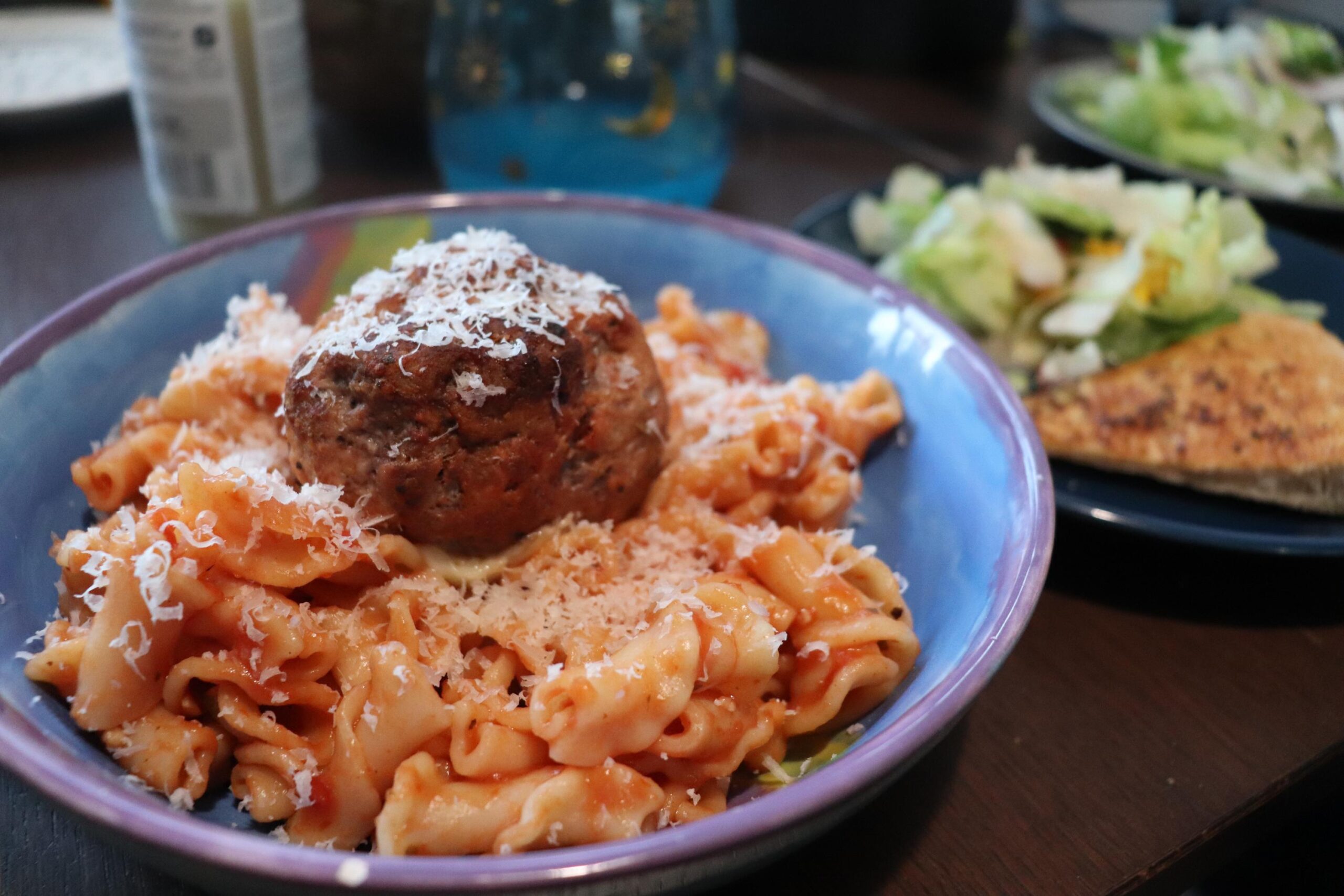 Jupiter_Hadley's tweet card. We have a bunch of recipes for midweek meals that our family has very much enjoyed and even picked out this week.