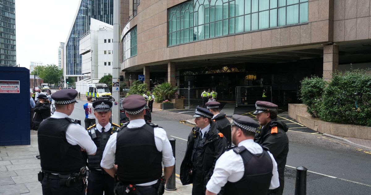 StevePaul63's tweet card. Protesters gathered outside the four-star hotel over the past few days to voice their concerns at the reported decision to house migrants at the Canary Wharf venue.
