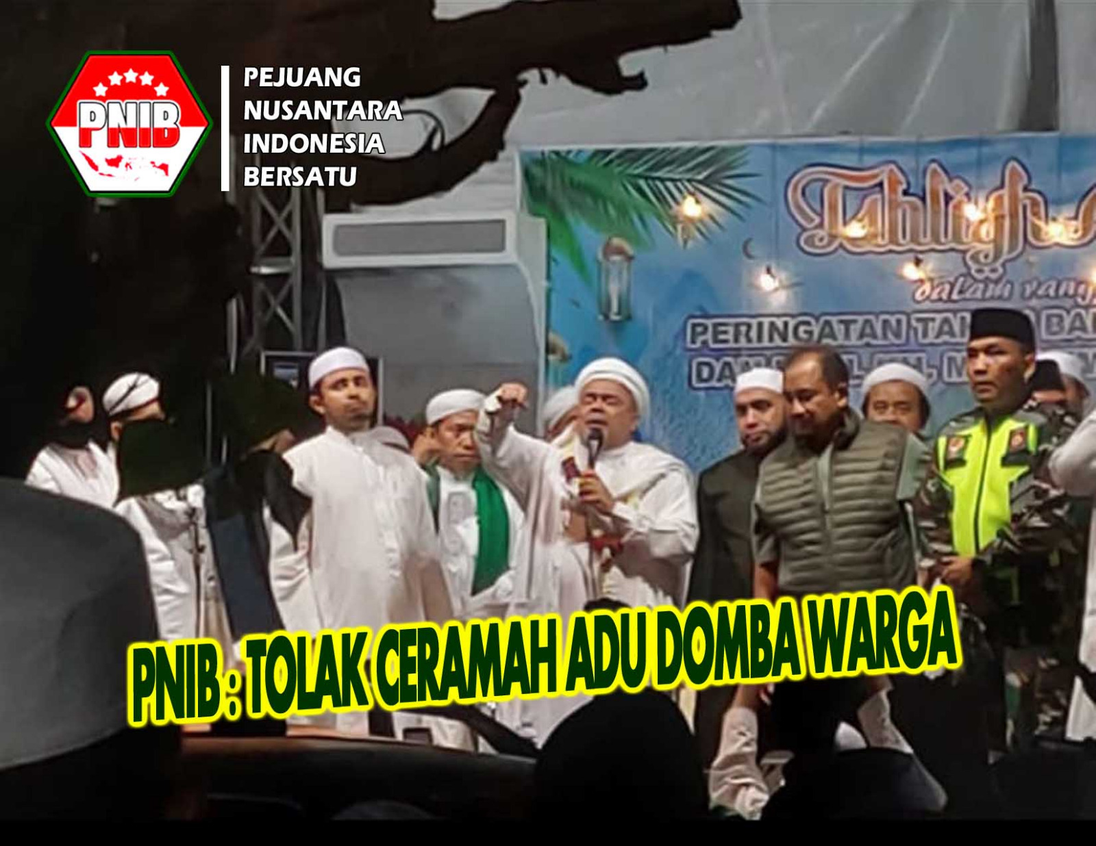 MuhammadTuhasan's tweet card. Jombang, Suarabuana.com_ Bentrokan masa antara Front Persaudaraan Islam (FPI) dengan masa Perjuangan Walisongo Indonesia Laskar Sabilillah (PWI LS) di Pemalang Rabu 23/7/2025. Penolakan acara...