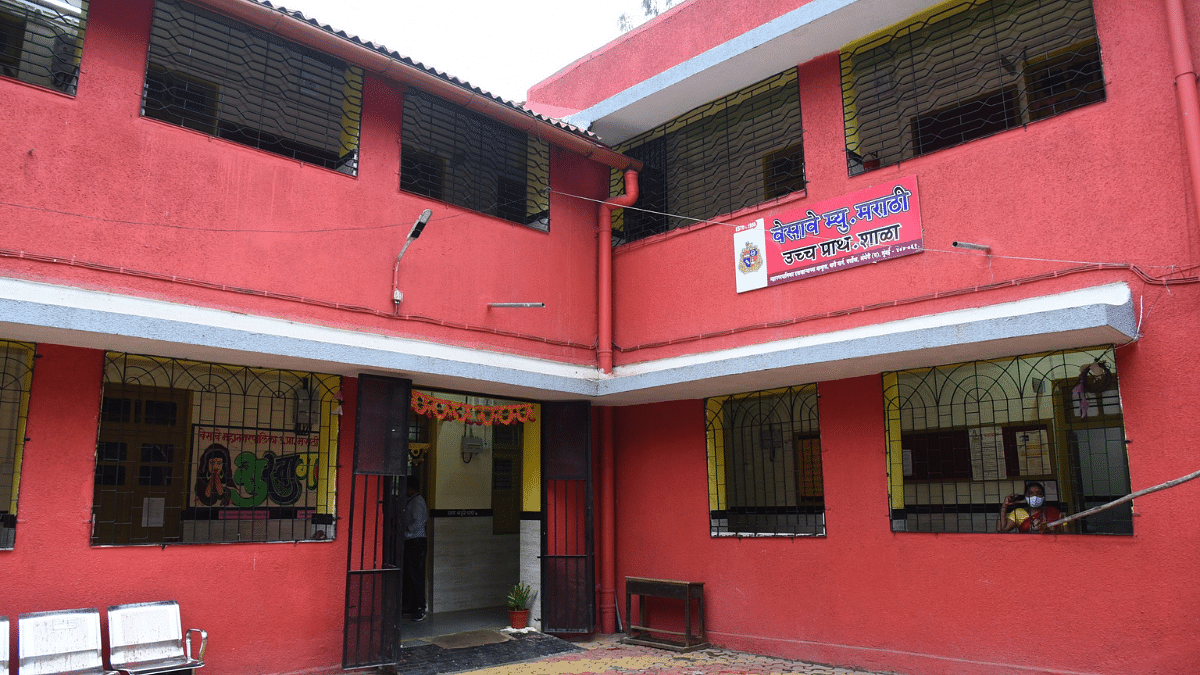 Vitthal_VN's tweet card. While govt blames closure on parents preferring English medium, educators & activists say that administration is not putting enough efforts to upgrade infra in these schools.