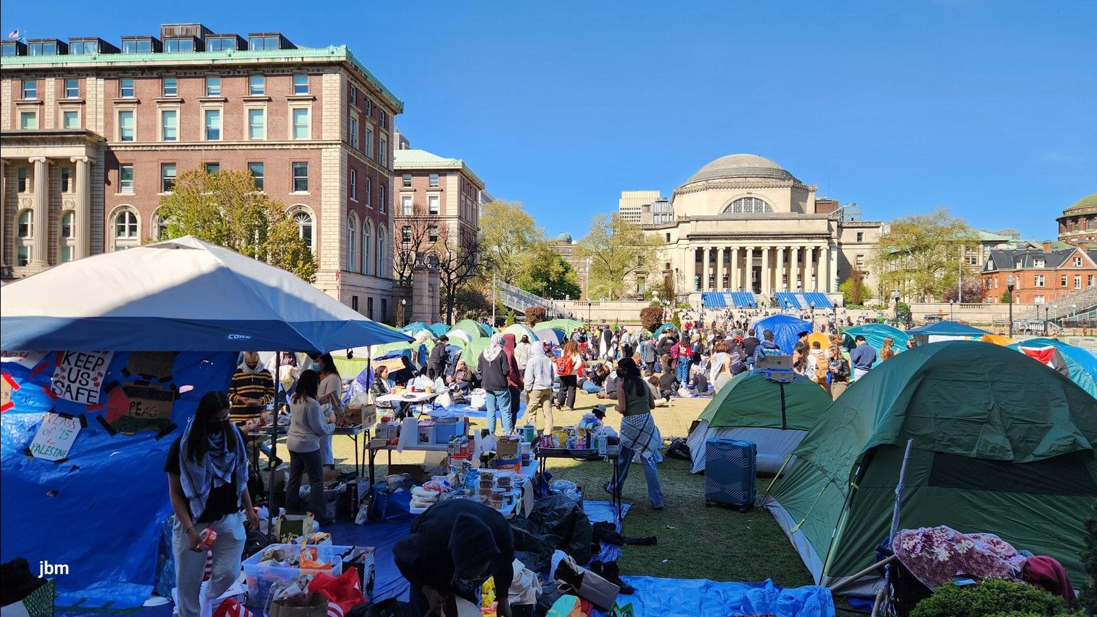 DavidWSWSarts's tweet card. The settlement includes broad changes to the university's admissions policies and academic programs, along with a crackdown on student protests.