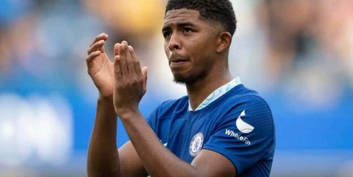 chroniquebleue's tweet card. De nombreux pépins physiques contrarient la carrière internationale de Wesley Fofana, dont le compteur sélections reste bloqué à une seule unité.