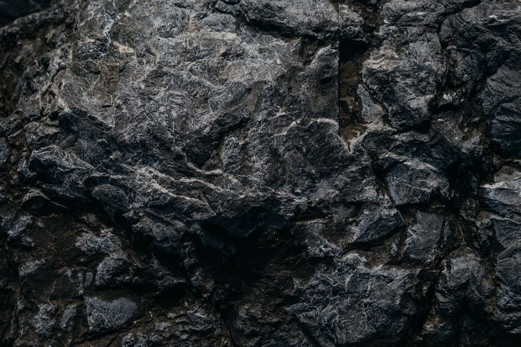 GNFI's tweet card. Ada sebuah cerita rakyat dari Kalimantan Selatan yang berkisah tentang legenda Gunung Batu Benawa di Desa Pegat