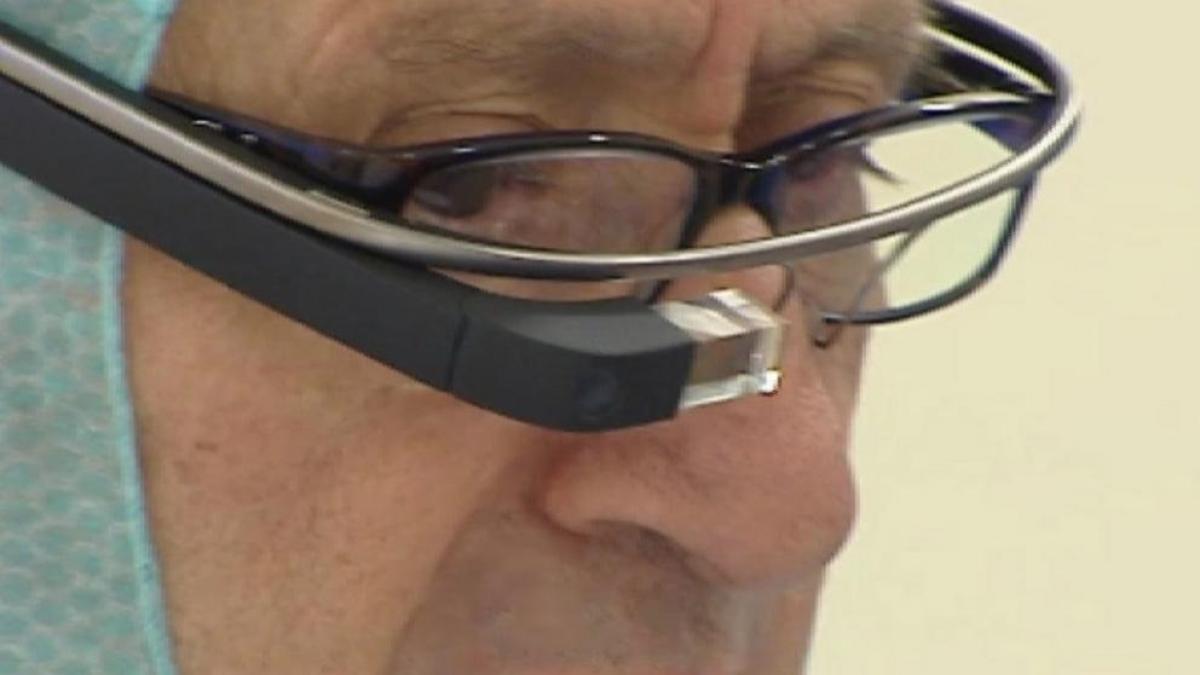 cordeiro's tweet card. operación Google Glass Madrid, 21 jun (EFE).- Las gafas de realidad aumentada de Google han permitido que varios médicos participen desde distintas