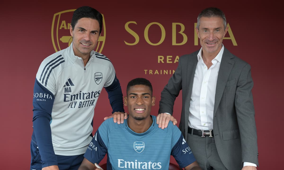 sr_collings's tweet card. The 21-year-old has arrived from Valencia for an initial £13m