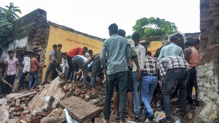 MuslimMirror's tweet card. Six students died while over 30 were injured in a devastating incident which was reported on Friday in Peeplodi Government School, located in Manoharthana block of Jhalawar district in Rajasthan…