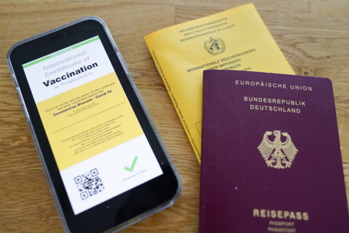 DanieldeLiever's tweet card. In Berlijn worden ambtenaren beloond als ze veel naturalisaties goedkeuren. Volgens informatie van Bild biedt de stad voordelen zoals thuiswerken aan medewerkers die minstens acht aanvragen per week a