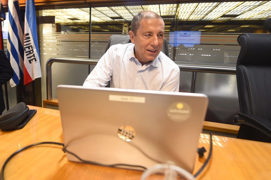 JorgeValid's tweet card. El ministro de Economía se refirió a la ley aprobada sobre la Caja de Profesionales y expresó: “No es la que nosotros hubiéramos querido”.