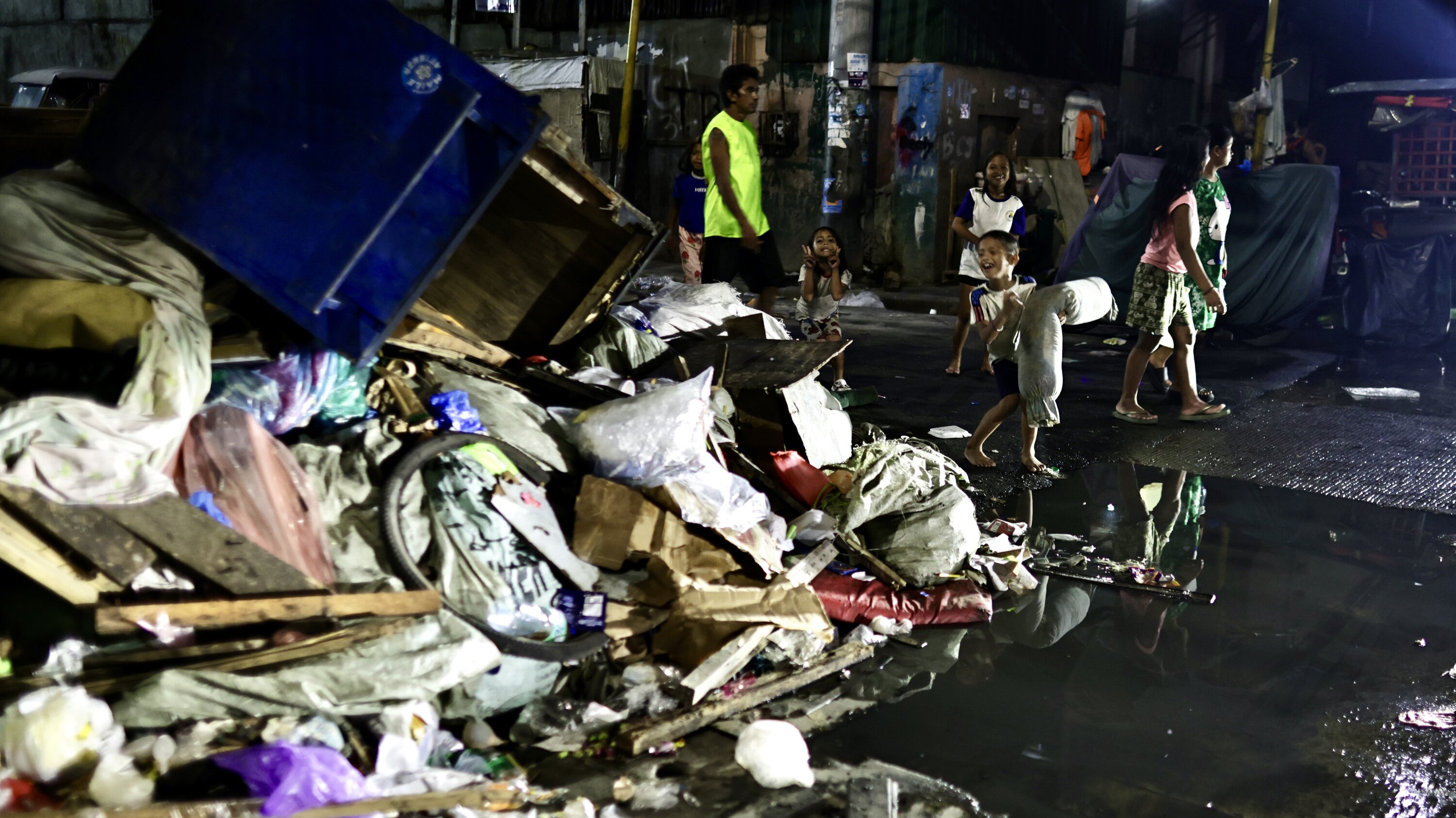 cheskareports's tweet card. Mayor Francisco Domagoso declared a state of emergency in the Philippine capital with piles of garbage left uncollected by contractors saying they had not been paid.