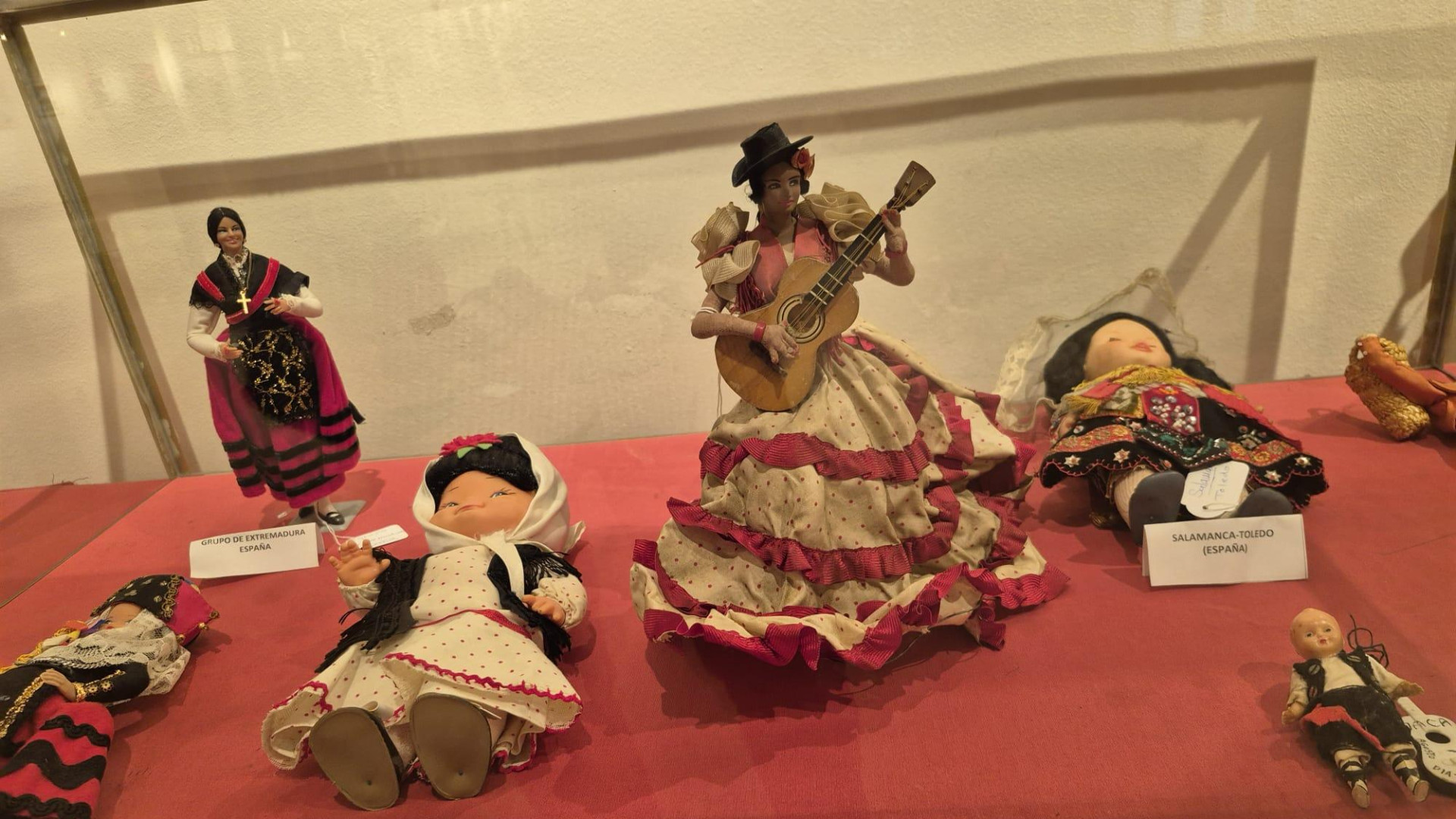 cope_jaca's tweet card. La exposición rescata la historia del Festival Folclórico de los Pirineos a través de TODOS sus carteles y muñecas tradicionales. Además este fin de semana se va calentando motores con el prefestival