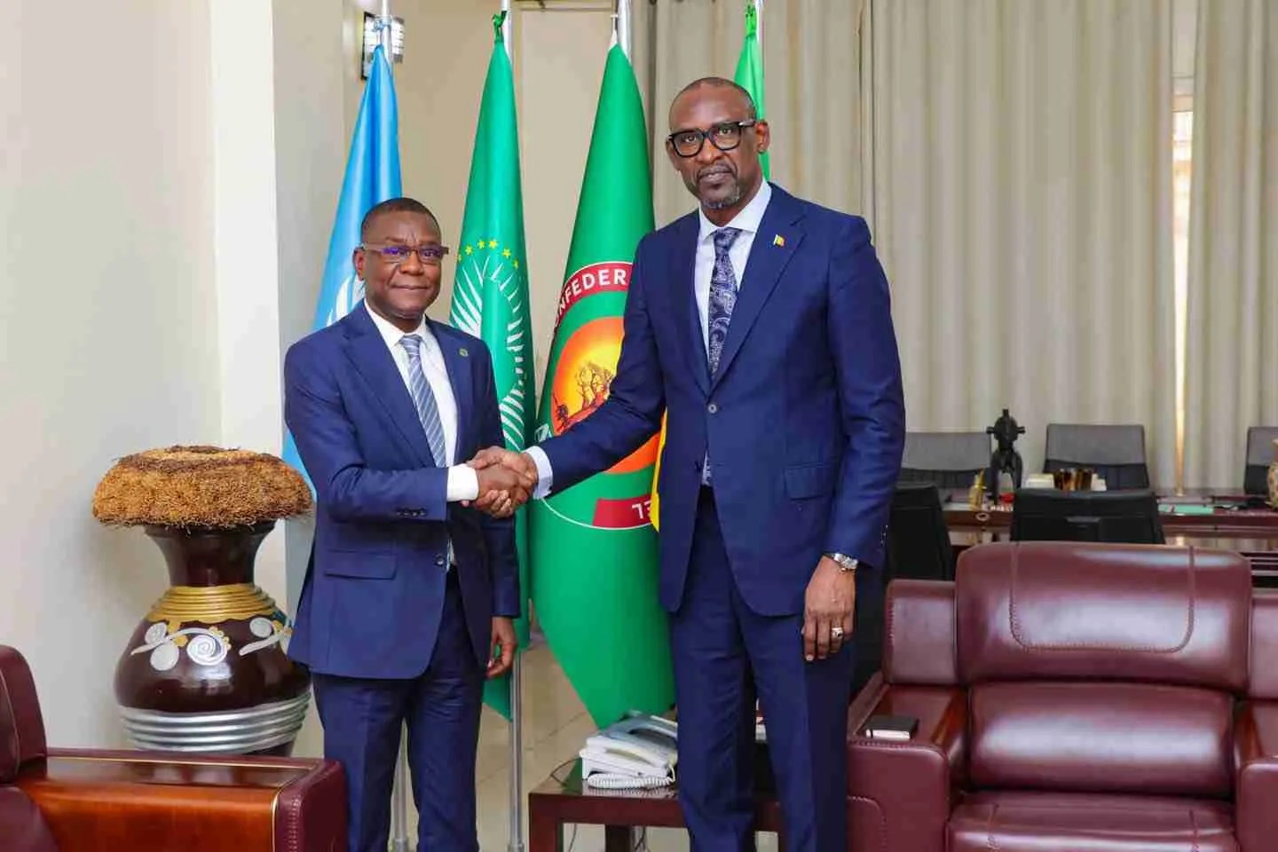 malivox's tweet card. Son Excellence Monsieur Abdoulaye DIOP, Ministre des Affaires étrangères et de la Coopération internationale, a reçu en audience, ce jeudi 24 juillet 2025, Monsieur Lamin BARROW, Directeur régional...