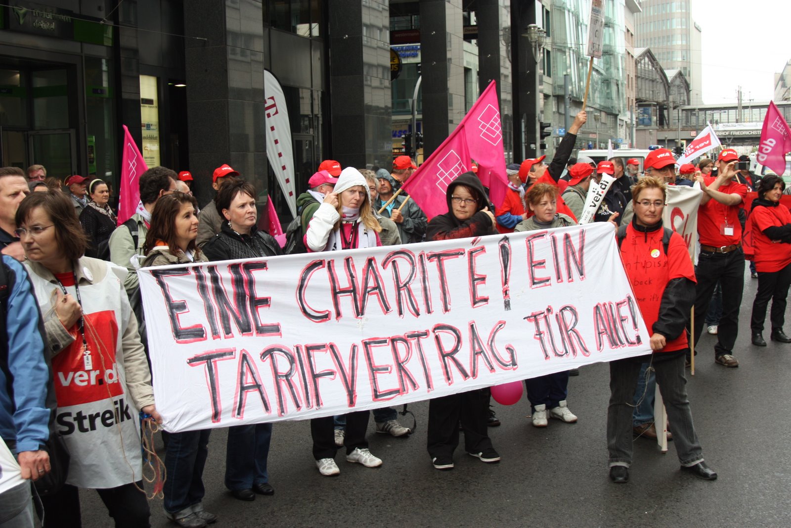 HealthWorkersU1's tweet card. In summer 2025 outsourced hospital workers in Berlin went on strike