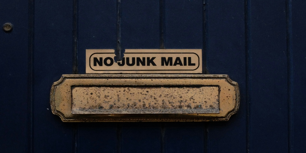 Zoho_ANZ's tweet card. Learn how to write marketing emails that your customers actually open. These 8 easy tips cover subject lines, timing, tone, and more with just clear and practical advice.