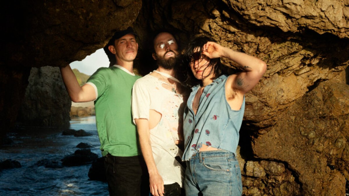EnvertMedia's tweet card. Big Thief shares their latest song ‘All Night All Day,’ from their forthcoming album, ‘Double Infinity.’