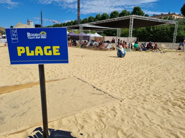 Rouen's tweet card. Dernière semaine pour profiter de Rouen sur Mer qui clôt sa plage et ses parasols dimanche 3 août 2025, rive gauche. Un programme d’animations très riche pour tous les publics, aussi bien en journée...