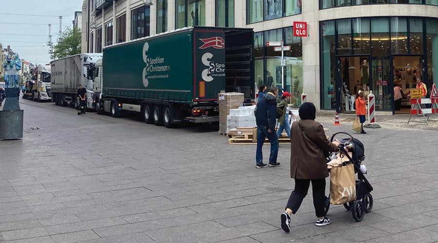 DagbladVoorburg's tweet card. De gemeente Den Haag wil de stad leefbaar, veilig en goed bereikbaar houden. Daarvoor moet in de toekomst anders worden omgegaan met de bevoorrading van winkels, horeca, bouwprojecten en pakketbezorgi