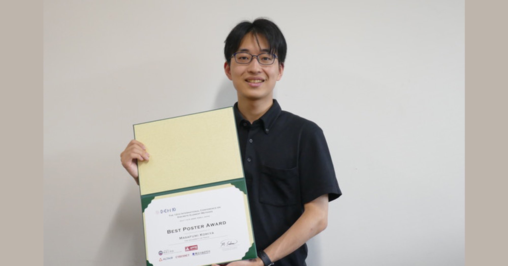 Eng_Univ_Tokyo's tweet card. 原子力国際専攻 酒井研究室 小宮 雅史さん（M1）が The 10th International Conference on Discrete Element Methods (DEM10) において Best Poster Award を受賞されました。