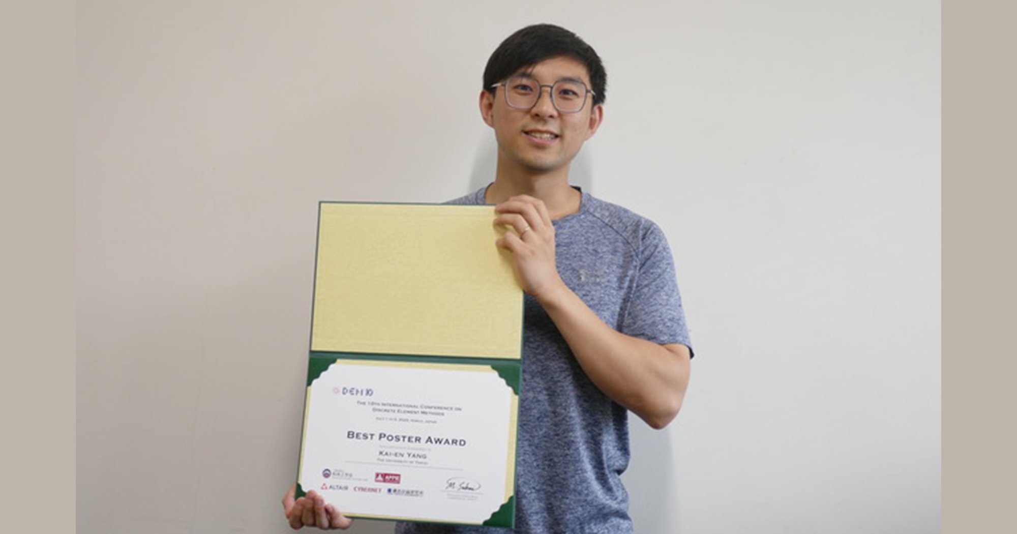Eng_Univ_Tokyo's tweet card. 原子力国際専攻 酒井研究室 Kai-en YANGさん（D3）が The 10th International Conference on Discrete Element Methods (DEM10) において Best Poster Award を受賞されました。