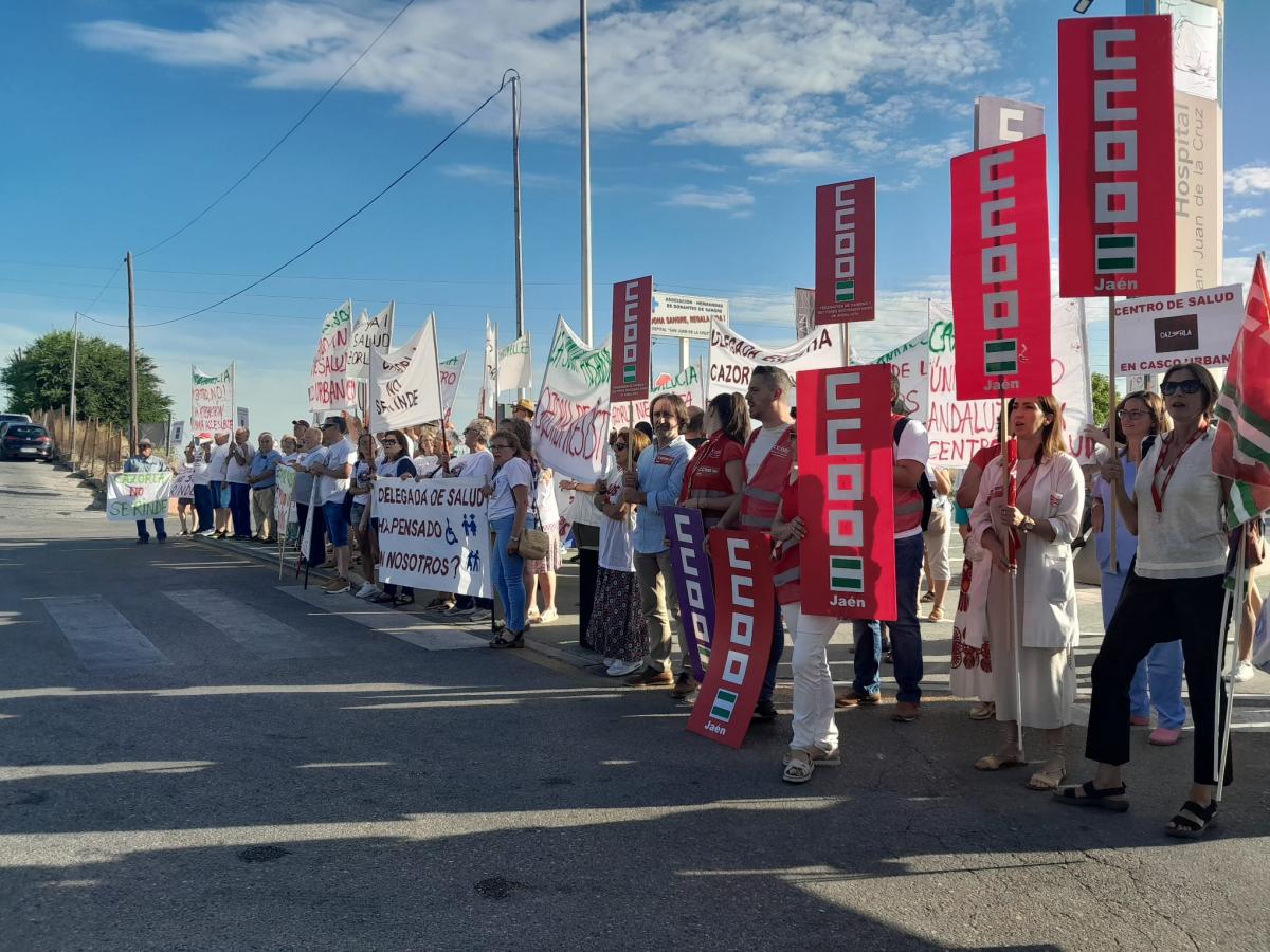 fssccooand's tweet card. El Sindicato de Sanidad y Sectores Sociosanitarios de CCOO de Jaén se ha concentrado en la puerta del Hospital de Úbeda en apoyo a la plataforma 'Cazorla Lucha' en defensa de una sanidad pública,...