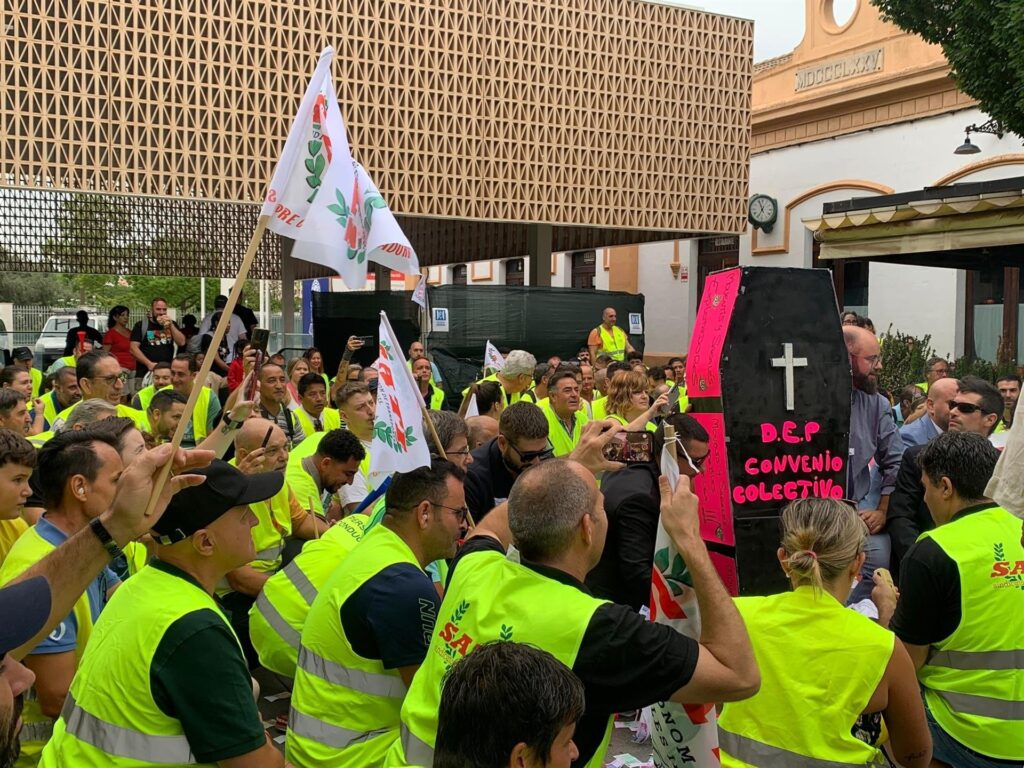 vpartal's tweet card. Els treballadors del TIB comencen una vaga indefinida a les Illes per manca d’acord amb la patronal i malgrat els intents del govern.