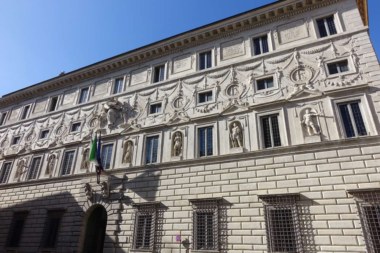 Greenreport_it's tweet card. Respingendo il ricorso di un operatore e riformando la sentenza del Tar Milano, la sez. IV del Consiglio di Stato con pronuncia 6466/2025 esclude che l'adeguamento prezzi sia un diritto dell'operatore