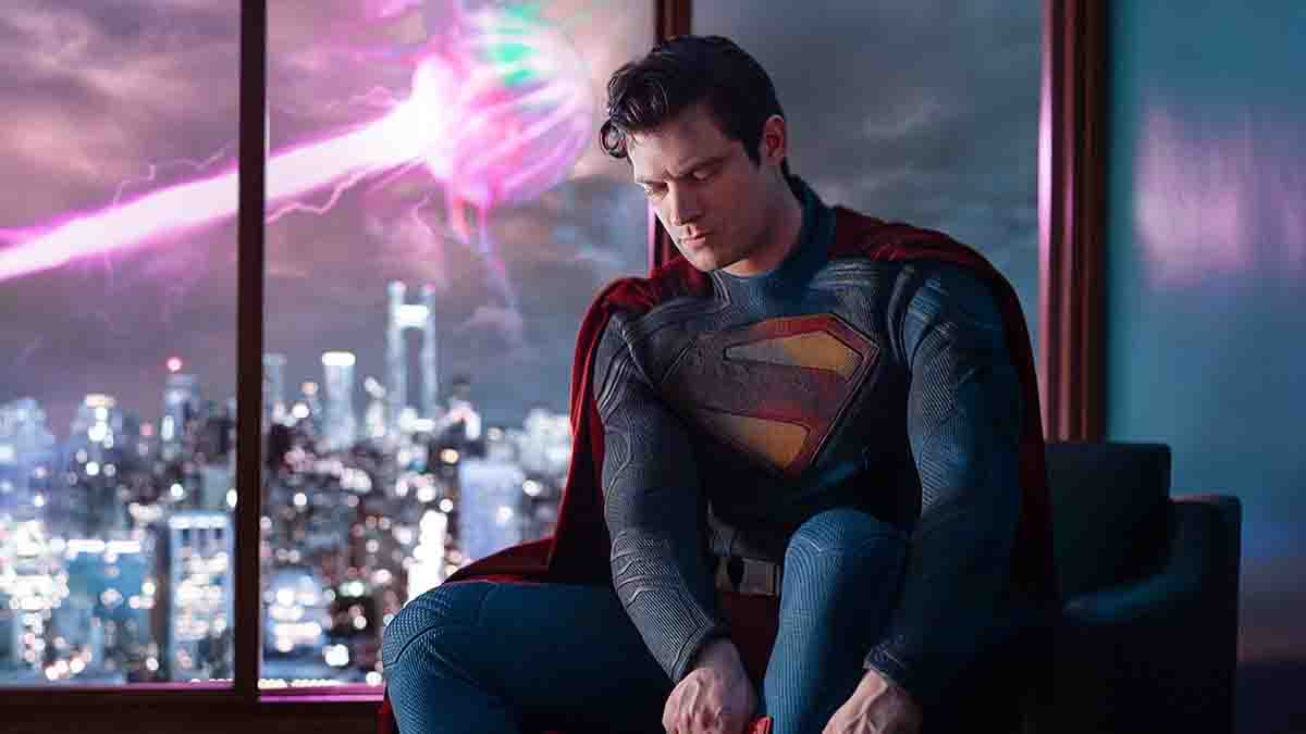 CinePREMIERE's tweet card. Superman presentará en su reparto a muchos personajes que serán importantes para el porvenir del naciente Universo DC.