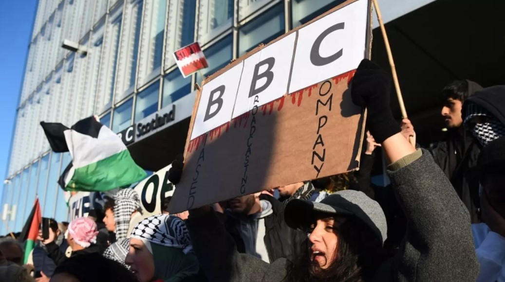 HaksozHaber's tweet card. BBC'nin giderek artan korkaklığı, gerçek dünyada tehlikeli sonuçlar doğuruyor.