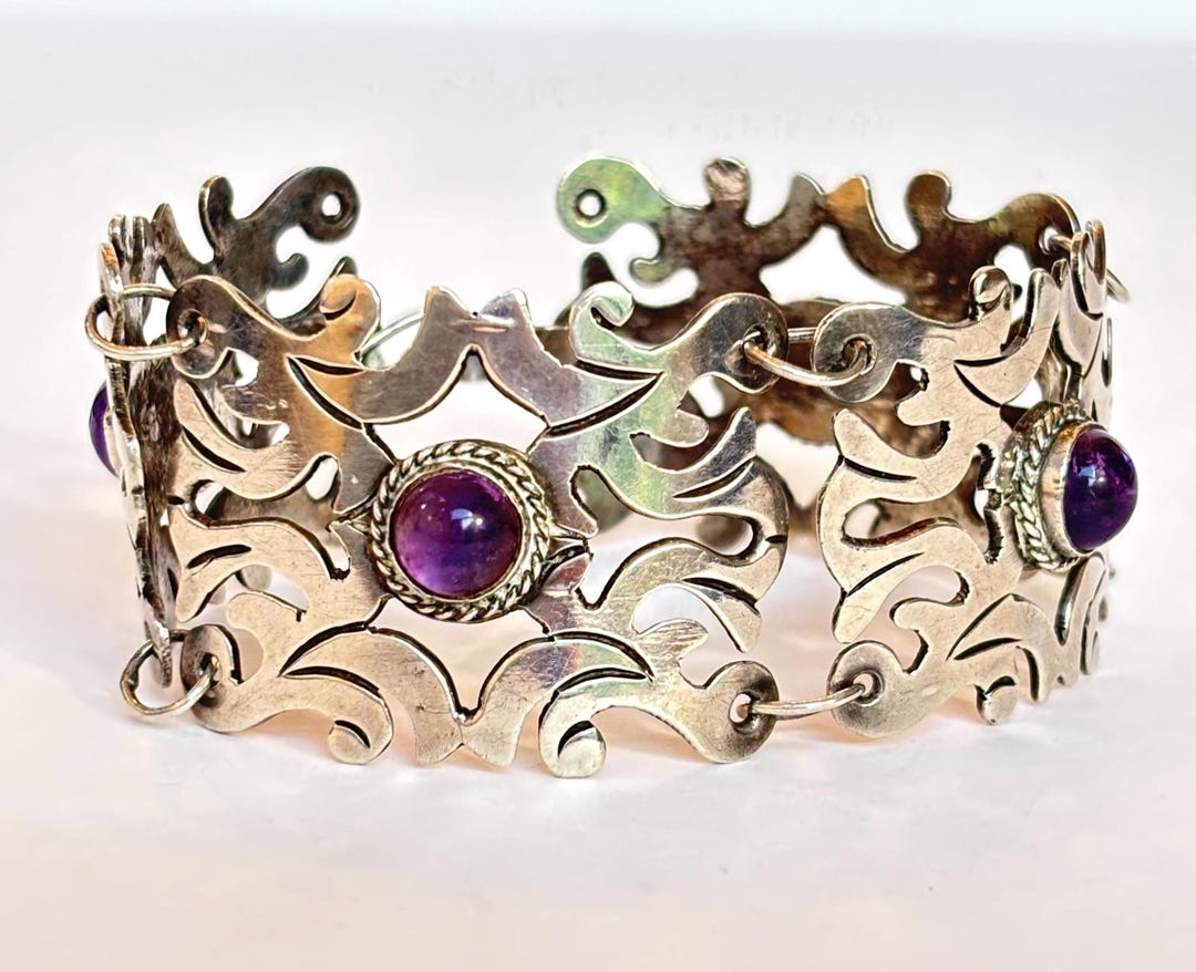 martysatticauc1's tweet card. This Chain & Link Bracelets item by AntiqueJewelryForFun has 24 favorites from Etsy shoppers. Ships from Minnetonka, MN. Listed on Jun 28, 2025