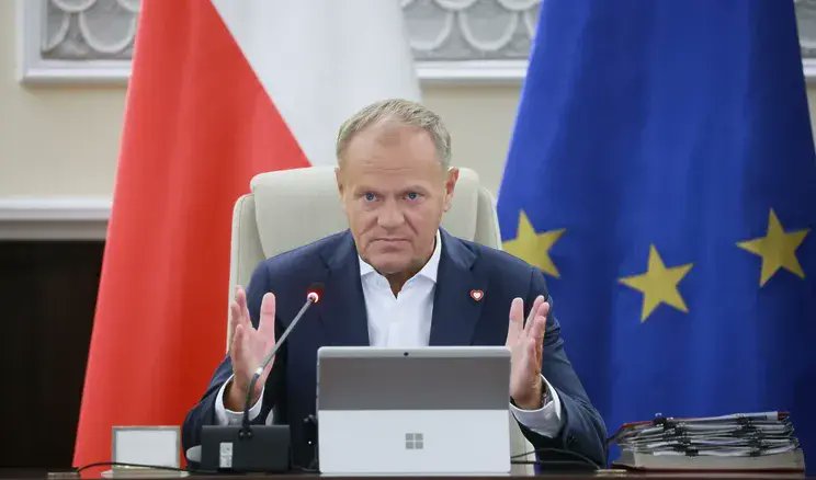 AbramczykPawel's tweet card. Premier Donald Tusk rozpoczął posiedzenie nowego rządu od stanowczych słów pod adresem powołanych wczoraj ministrów. Z jego wypowiedzi można wnioskować, że będzie kierował Radą Ministrów twardą ręką.