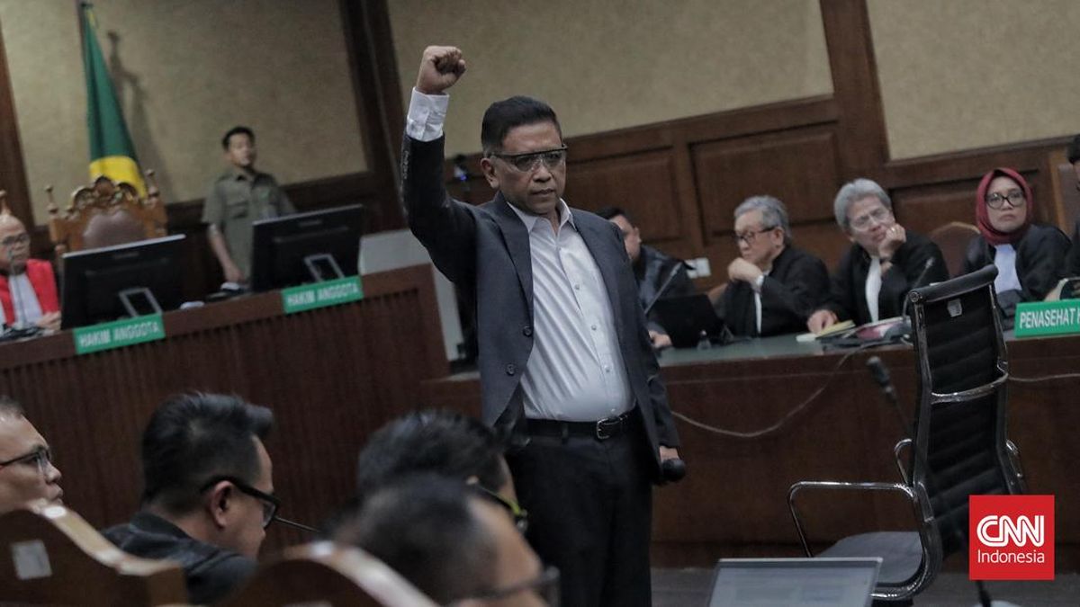 RagilSemar's tweet card. Majelis hakim menjatuhkan vonis 3,5 tahun penjara terhadap Hasto Kristiyanto, Sekjen PDI Perjuangan, dalam kasus suap dan perintangan penyidikan.