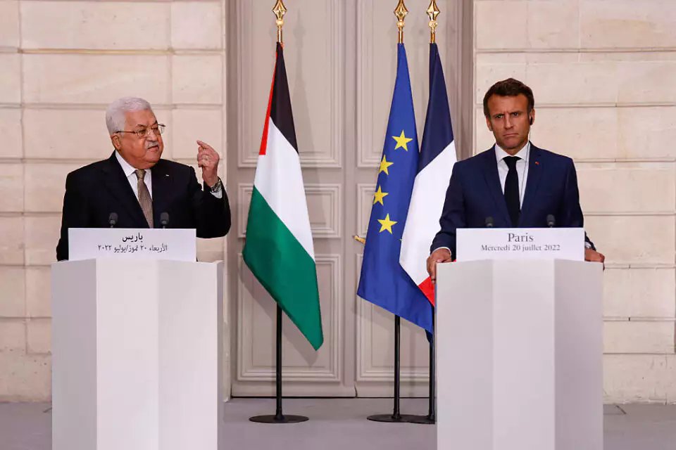 yvesdamecourt's tweet card. Il y a des gestes qui relèvent du symbole, d’autres de la stratégie. Et il en est certains, hélas, qui relèvent du désarroi. En annonçant la reconnaissance prochaine de l’État de Palestine par la...