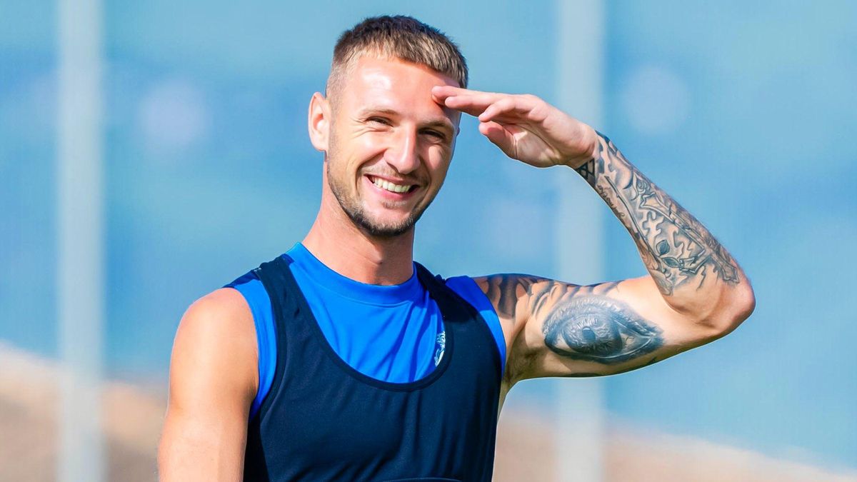SebastiaAdrover's tweet card. El club bermellón cierra el traspaso del central zurdo al Gent