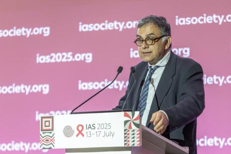 leQdM's tweet card. Au congrès de l’International Aids Society (IAS) 2025, qui s’est tenu du 13 au 17 juillet à Kigali, l’ANRS-Maladies infectieuses émergentes (ANRS-MIE) a réaffirmé son engagement pour la santé...