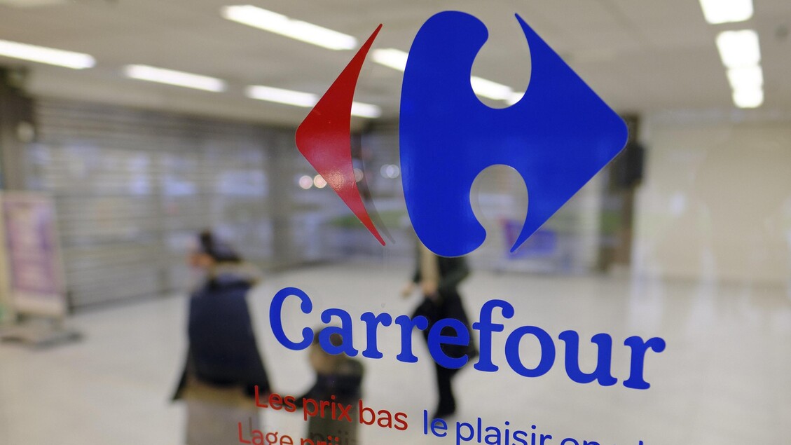 ansa_english's tweet card. French retailer Carrefour said Thursday that it has reached a binding agreement with the Italian NewPrinces food group to sell its 1,188 supermarkets in Italy, reportedly for a fee of around one...