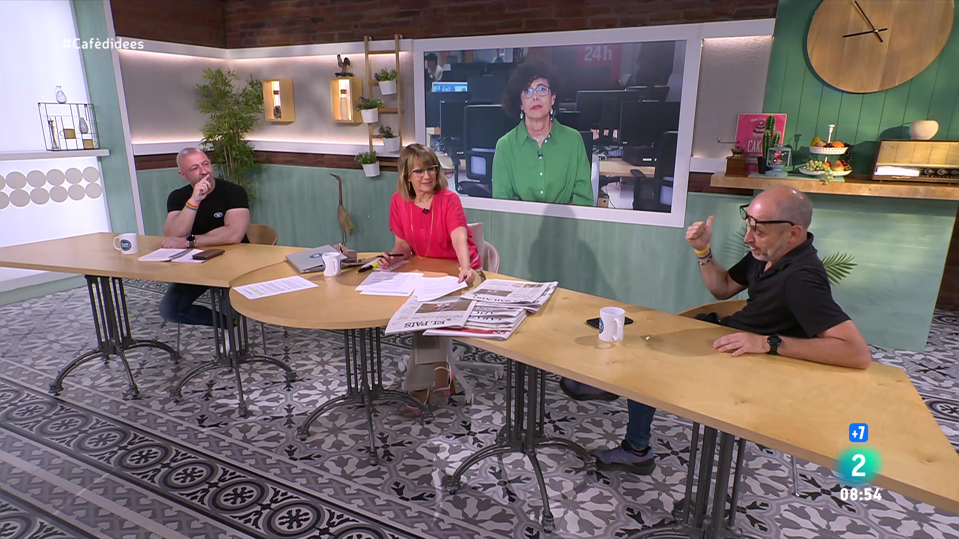 cafedidees_rtve's tweet card. Gemma Nierga entrevista l'exdiputat del PSOE. Eloy Calvo i Pol López parlen del film. I coneixem l'obra amb Emma Riverola, Sílvia Marsó i Abel Folk