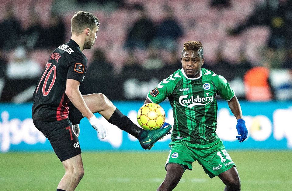 TBlindkilde's tweet card. Den tidligere FCM- og OB-spiller Izunna Uzochukwu bliver udvist, selv om nigerianeren har kæreste og barn i Danmark.