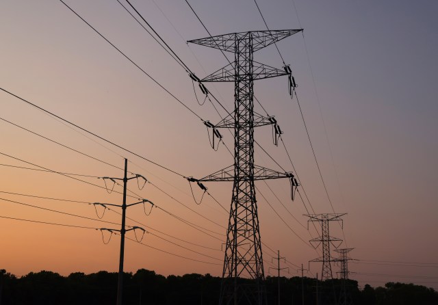 ChiTribCloutSt's tweet card. Commonwealth Edison Co. has proposed modifications to tariffs that include higher deposits for data centers, according to Chief Executive Officer Gil Quiniones. He also wants data centers to post c…